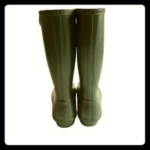 UGG RAIN BOOTS